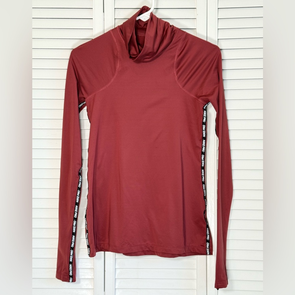 Nike Dri-Fit Long Sleeve Top Rust Color Turtleneck Women's Size Small Logo Tape